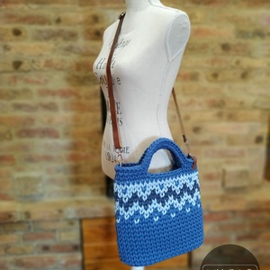 Horgolt női crossbody táska FARMERKÉK színben bőr vállpánttal - Cikk-cakk mintával - BIG - táska & tok - kézitáska & válltáska - vállon átvethető táska - Meska.hu