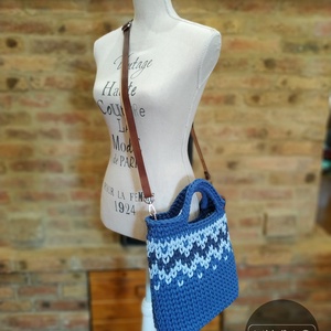 Horgolt női crossbody táska FARMERKÉK színben bőr vállpánttal - Cikk-cakk mintával - BIG - táska & tok - kézitáska & válltáska - vállon átvethető táska - Meska.hu