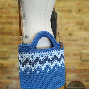 Horgolt női crossbody táska FARMERKÉK színben bőr vállpánttal - Cikk-cakk mintával - BIG - táska & tok - kézitáska & válltáska - vállon átvethető táska - Meska.hu