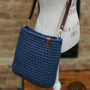 Horgolt női crossbody táska FARMERKÉK színben - bőr vállpánttal - MINI, Táska & Tok, Kézitáska & válltáska, Vállon átvethető táska, Horgolás, MESKA