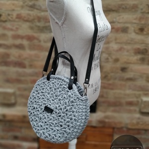 Horgolt női körtáska VILÁGOSSZÜRKE színben - jázmin mintával - Crossbody - táska & tok - kézitáska & válltáska - vállon átvethető táska - Meska.hu