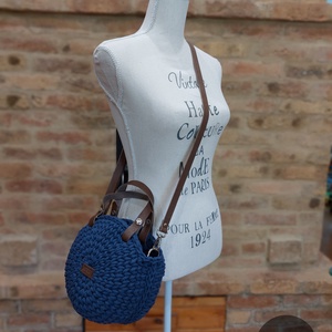 Horgolt női körtáska - MINI - Crossbody - FARMERKÉK - táska & tok - kézitáska & válltáska - vállon átvethető táska - Meska.hu