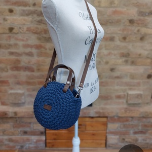 Horgolt női körtáska - MINI - Crossbody - FARMERKÉK - táska & tok - kézitáska & válltáska - vállon átvethető táska - Meska.hu