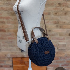 Horgolt női körtáska - MINI - Crossbody - MÉLYKÉK - táska & tok - kézitáska & válltáska - vállon átvethető táska - Meska.hu