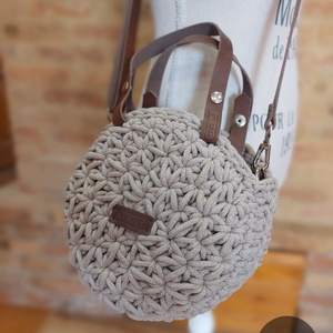 Horgolt női körtáska - MINI - jázmin mintával - Crossbody - HOMOK - táska & tok - kézitáska & válltáska - vállon átvethető táska - Meska.hu
