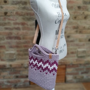 Horgolt női crossbody táska PISZKOSRÓZSASZÍN színben bőr vállpánttal - Cikk-cakk mintával - BIG - táska & tok - kézitáska & válltáska - vállon átvethető táska - Meska.hu