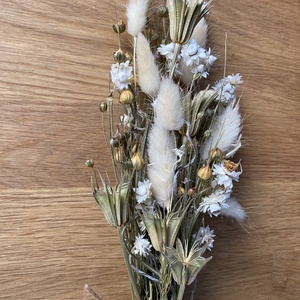 Szárazvirág csokor, fehér apró virággal, közepes méretben - Meska.hu