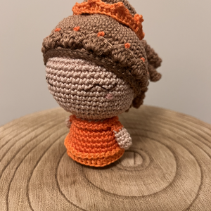 Barna hajú horgolt hercegnő - játék & sport - plüssállat & játékfigura - ember - Meska.hu