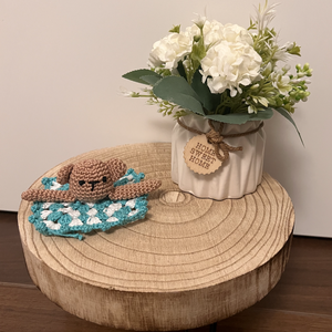 Horgolt alvós maci, Játék & Sport, Plüssállat & Játékfigura, Cica, Horgolás, MESKA