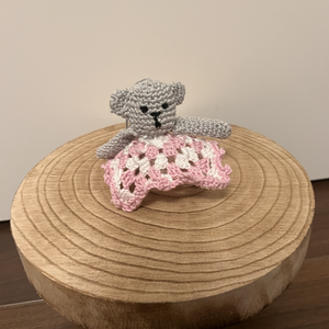 Horgolt alvós maci, Játék & Sport, Plüssállat & Játékfigura, Maci, Horgolás, MESKA