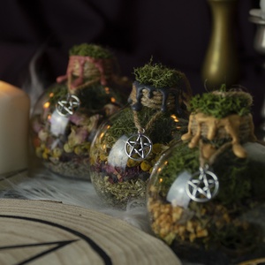 Újévi Bőségvonzó Witch Ball, kézműves boszorkány gömb, szerencse, bőség, új kezdetek  - otthon & életmód - dekoráció - ajtó- és ablak dekoráció - ablakdísz - Meska.hu