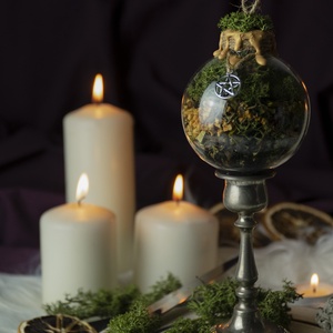 Újévi Bőségvonzó Witch Ball, kézműves boszorkány gömb, szerencse, bőség, új kezdetek  - otthon & életmód - dekoráció - ajtó- és ablak dekoráció - ablakdísz - Meska.hu