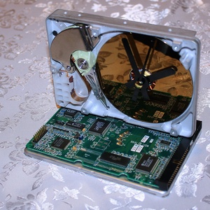 Hard Disk Drive óra - otthon & életmód - dekoráció - fali és függő dekoráció - falióra & óra - Meska.hu