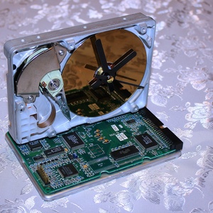 Hard Disk Drive óra - otthon & életmód - dekoráció - fali és függő dekoráció - falióra & óra - Meska.hu