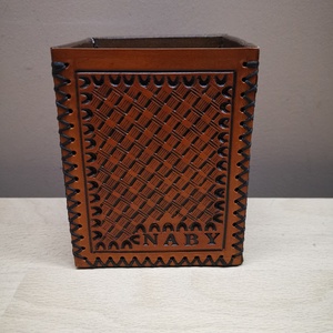 Bőr asztali tolltartó - otthon & életmód - papír, írószer - tolltartó & ceruzatekercs - Meska.hu