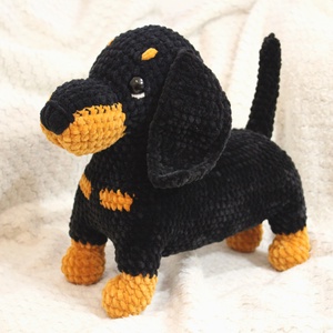 Egyedi horgolt tacskó plüss, választható színekből - játék & sport - plüssállat & játékfigura - kutya - Meska.hu