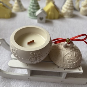 Kézműves gyertya karácsonyi gömbtégelyben  fa kanóccal - Meska.hu