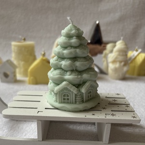 Téli falucska  fenyőfa formájú kézműves gyertya - karácsony - karácsonyi lakásdekoráció - karácsonyi illatgyertya, mécses - Meska.hu