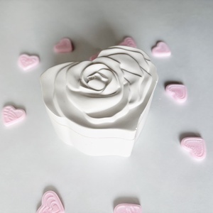 Rózsa fedeles szív alakú tégely � fa kanócos szójagyertya - otthon & életmód - gyertya, illat, aroma - gyertya - Meska.hu