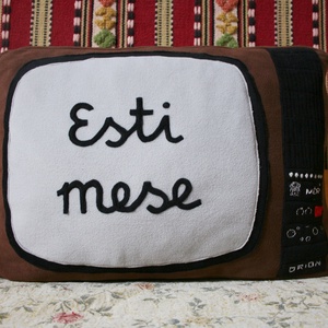 Tv formájú párna - otthon & életmód - lakástextil - párna & párnahuzat - Meska.hu