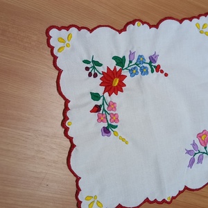 Asztal közép  - Meska.hu