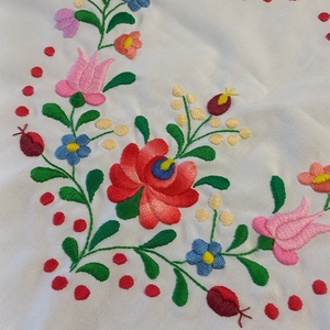 Hímzett terítő  -  - Meska.hu