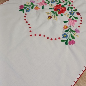 Hímzett terítő  -  - Meska.hu