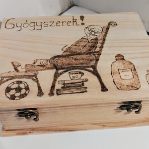 Gyógyszeres doboz nyugdíjasnak, Otthon & Életmód, Dekoráció, Asztal és polc dekoráció, Díszdoboz, Gravírozás, pirográfia, MESKA