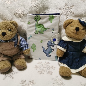 Dínós egészségügyi kis könyv borító, Otthon & Életmód, Papír, írószer, Könyv- és füzetborító, Varrás, MESKA