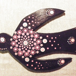 Ibolya, pontozott madár - Egyedi, naiv stílusú festett fa - Akár ablakba madárriasztó matrica helyett, Művészet, Más művészeti ág, Festett tárgyak, Famegmunkálás, MESKA