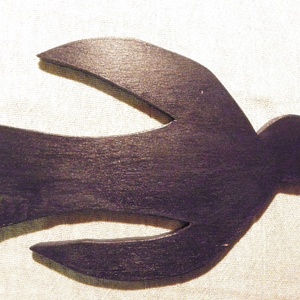 Ibolya, pontozott madár - Egyedi, naiv stílusú festett fa - Akár ablakba madárriasztó matrica helyett - művészet - más művészeti ág - Meska.hu