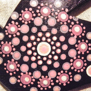 Ibolya, pontozott madár - Egyedi, naiv stílusú festett fa - Akár ablakba madárriasztó matrica helyett - művészet - más művészeti ág - Meska.hu