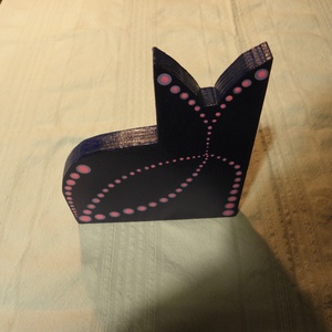 Kék, lila cica figura - Egyedi, naiv stílusú festett fa  - művészet - más művészeti ág - Meska.hu