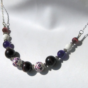 Nyaklánc lila színekben - Akció!!! - ékszer - nyaklánc - gyöngyös nyaklánc - Meska.hu