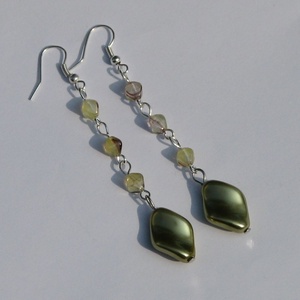 Világos zöld fülbevaló - ékszer - fülbevaló - lógó fülbevaló - Meska.hu