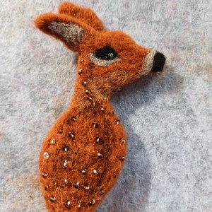 Kitűző-őzike ,Bambi, Ékszer, Kitűző és Bross, Nemezelés, MESKA