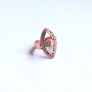Pontozott lemez - vörösréz gyűrű - ékszer - gyűrű - statement gyűrű - Meska.hu