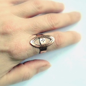 Pontozott lemez - vörösréz gyűrű - ékszer - gyűrű - statement gyűrű - Meska.hu