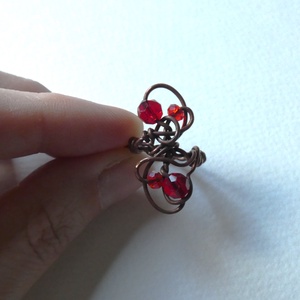 Vörös és piros réz gyűrű - ékszer - gyűrű - gyöngyös gyűrű - Meska.hu