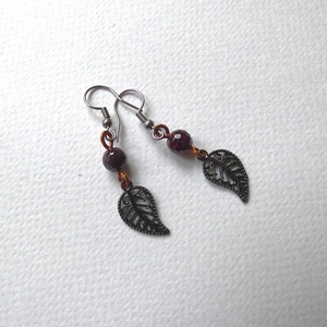 Éjvörös bogyók réz fülbevaló - Meska.hu