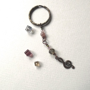 A muzsika hangja - kulcstartó - Meska.hu