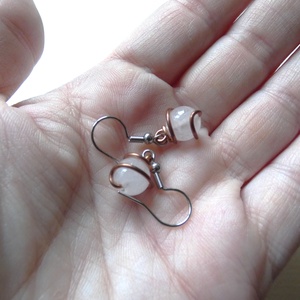 Rózsaszín bogyók réz fülbevaló - ékszer - fülbevaló - lógó fülbevaló - Meska.hu