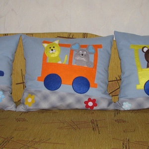 Vonatos ujjbábos  mese - párnák  -  - Meska.hu