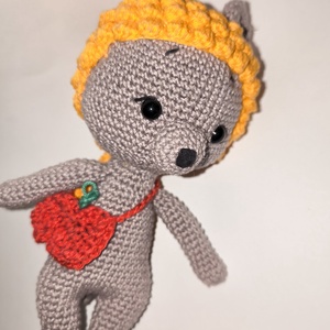 SÜNI  almás táskával _Amigurumi figura, Játék & Sport, Plüssállat & Játékfigura, Süni, Horgolás, MESKA