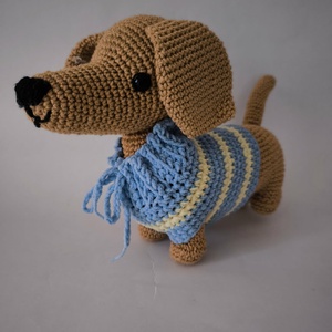 Barna tacskó_kiskutya_sötétebb_Amigurumi figura - Meska.hu