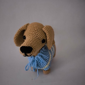 Barna tacskó_kiskutya_sötétebb_Amigurumi figura - játék & sport - plüssállat & játékfigura - kutya - Meska.hu