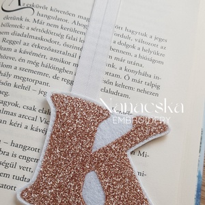 Kezdőbetűs -rosegold glitter- könyvjelző - könyv & zene - könyvjelző - Meska.hu