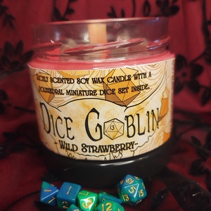 [Földieperr] - DiceGoblin szójaviasz illatgyertya ajándék kockával, Otthon & Életmód, Gyertya, illat, aroma, Gyertya, Gyertya-, mécseskészítés, MESKA