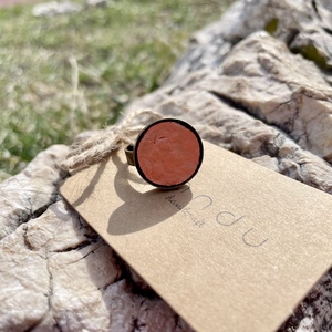 Korall színű antikolt bronz gyűrű - papírmasé - ékszer - gyűrű - statement gyűrű - Meska.hu