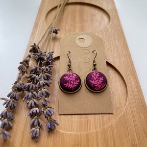 Ciklámen levélmintás lógós fülbevaló - ékszer - fülbevaló - lógó fülbevaló - Meska.hu